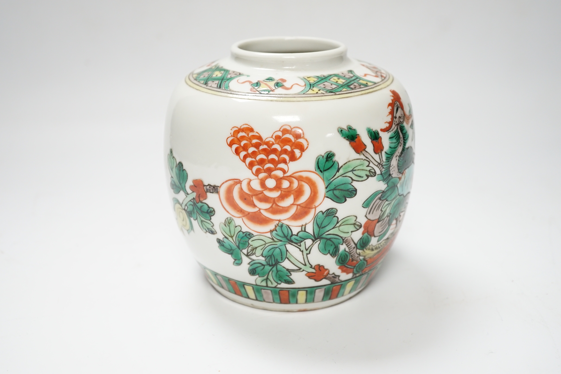 A Chinese famille verte ‘phoenix’ jar, early 20th century, 13cm high